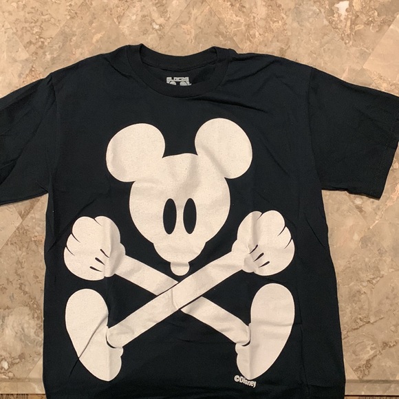 Disney Mickey Mouse CrossBones Shirt RARE - Picture 2 of 4